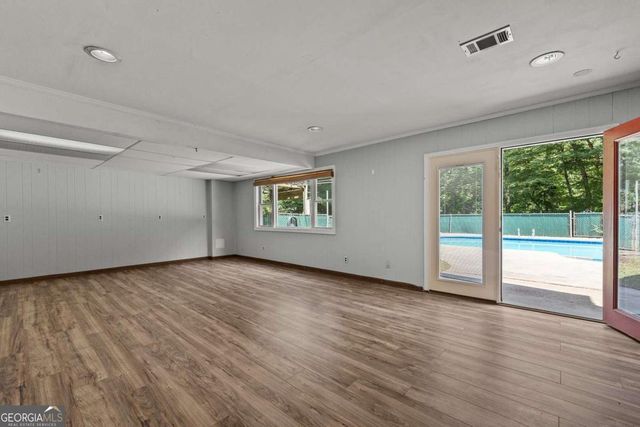 124 Shadow Lake Drive SW, Lilburn, GA 30047
