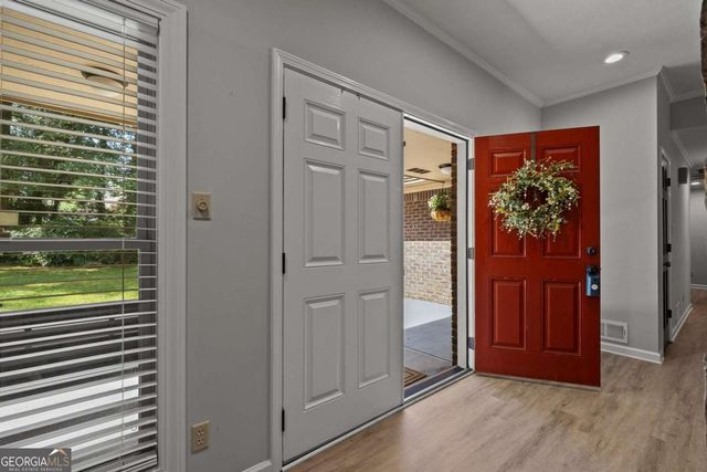124 Shadow Lake Drive SW, Lilburn, GA 30047