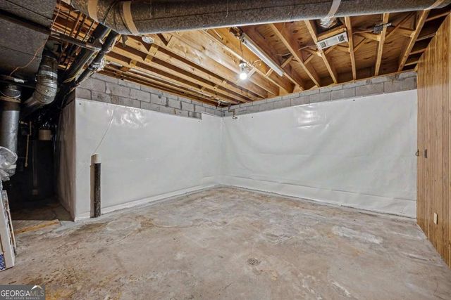 124 Shadow Lake Drive SW, Lilburn, GA 30047