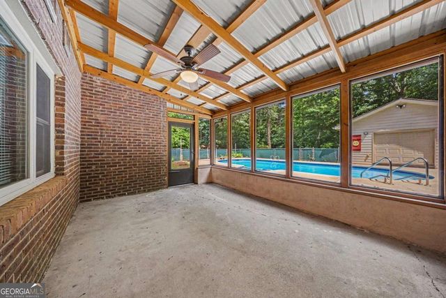 124 Shadow Lake Drive SW, Lilburn, GA 30047