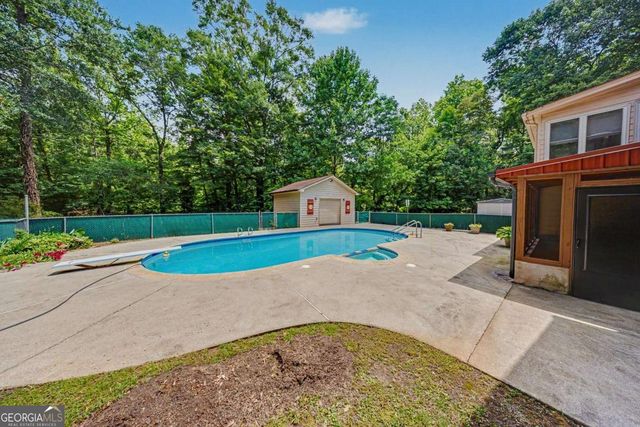 124 Shadow Lake Drive SW, Lilburn, GA 30047