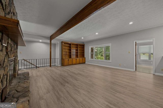 124 Shadow Lake Drive SW, Lilburn, GA 30047