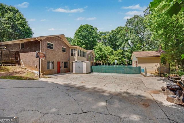 124 Shadow Lake Drive SW, Lilburn, GA 30047