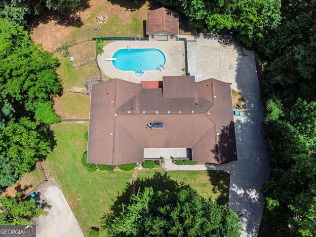 124 Shadow Lake Drive SW, Lilburn, GA 30047