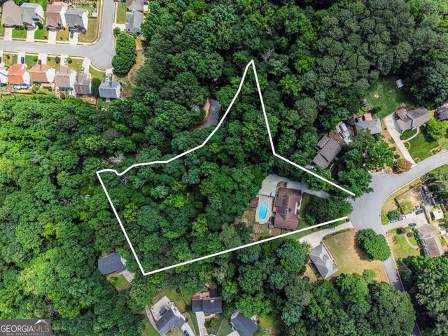 124 Shadow Lake Drive SW, Lilburn, GA 30047