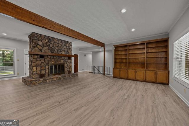 124 Shadow Lake Drive SW, Lilburn, GA 30047