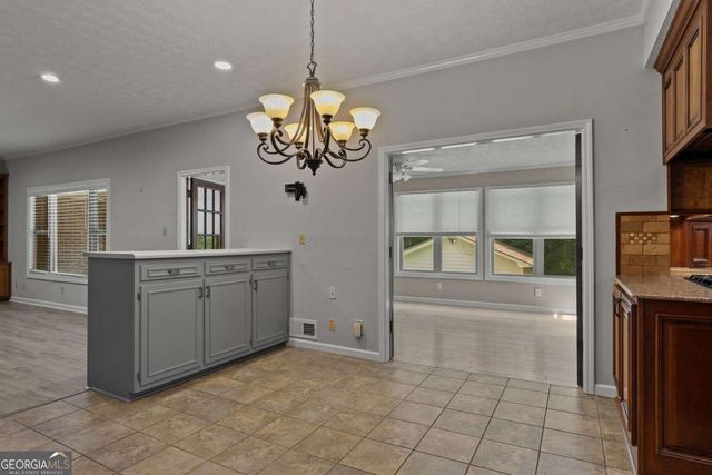 124 Shadow Lake Drive SW, Lilburn, GA 30047