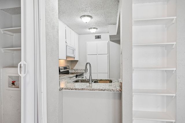 5534 Boca Raton Boulevard 292, Fort Worth, TX 76112