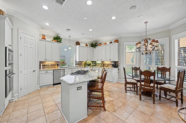 69 Wynden Oaks Drive, Houston, TX 77056