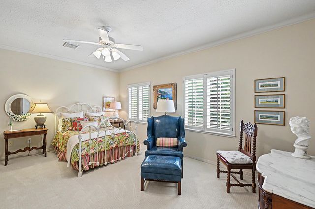 69 Wynden Oaks Drive, Houston, TX 77056