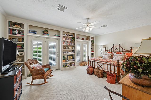 69 Wynden Oaks Drive, Houston, TX 77056