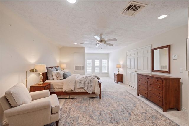 69 Wynden Oaks Drive, Houston, TX 77056