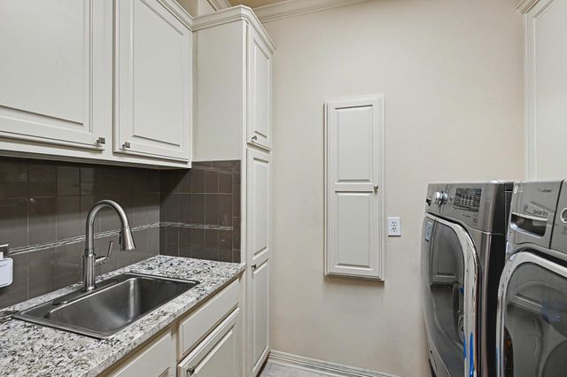 69 Wynden Oaks Drive, Houston, TX 77056