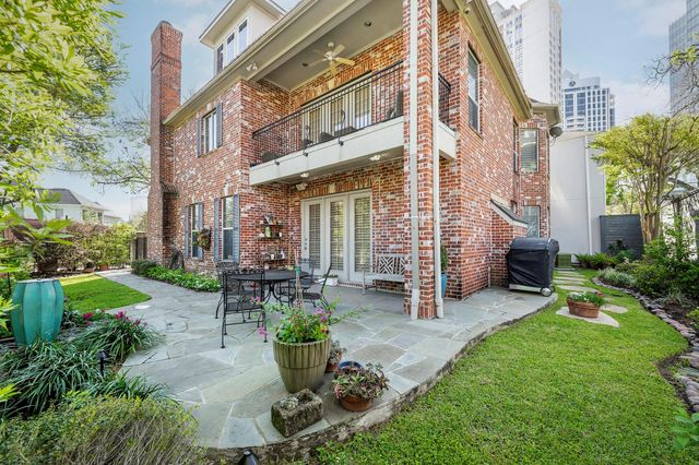 69 Wynden Oaks Drive, Houston, TX 77056