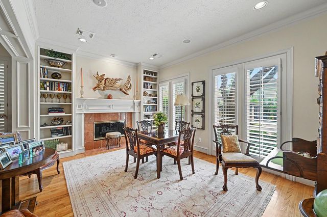 69 Wynden Oaks Drive, Houston, TX 77056