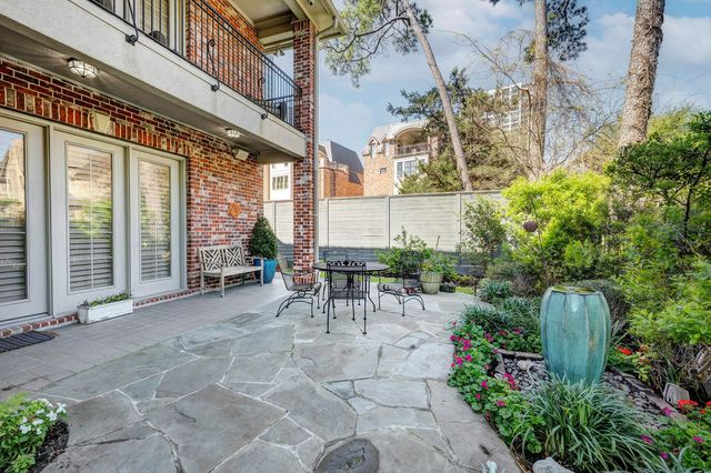 69 Wynden Oaks Drive, Houston, TX 77056