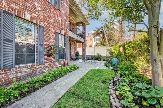 69 Wynden Oaks Drive, Houston, TX 77056