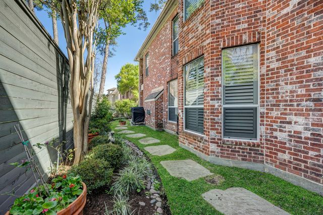69 Wynden Oaks Drive, Houston, TX 77056