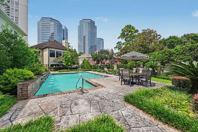 69 Wynden Oaks Drive, Houston, TX 77056