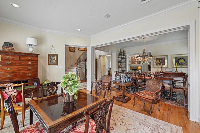 69 Wynden Oaks Drive, Houston, TX 77056