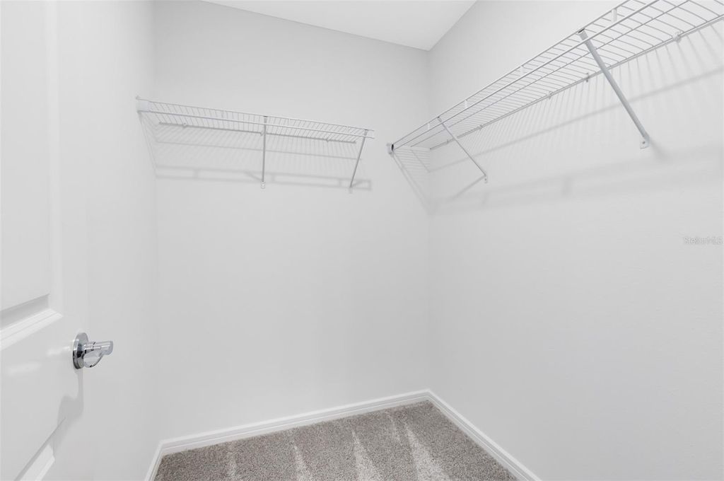 Image 18 of property listing at 10642 EVENING STAR STREET, Orlando, FL 32829