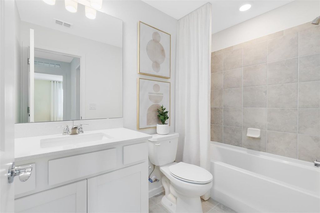 Image 20 of property listing at 10642 EVENING STAR STREET, Orlando, FL 32829