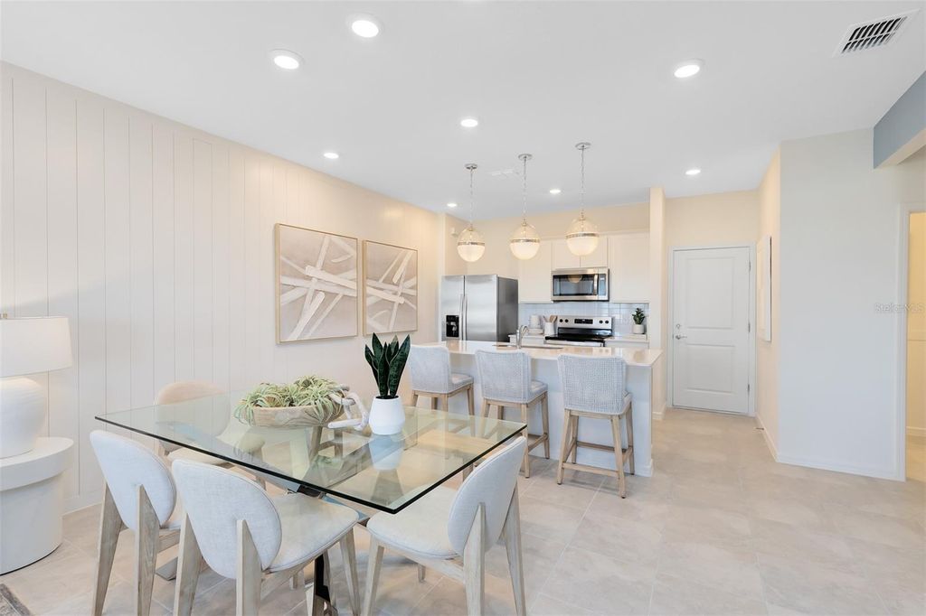 Image 7 of property listing at 10642 EVENING STAR STREET, Orlando, FL 32829