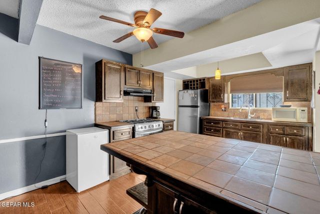 10621 SPRINGWOOD Drive A, El Paso, TX 79935