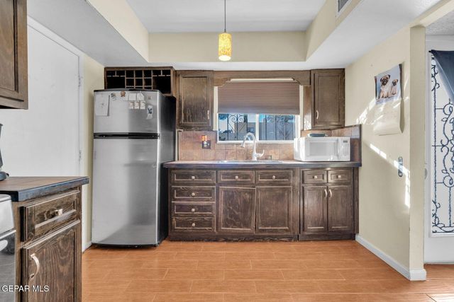 10621 SPRINGWOOD Drive A, El Paso, TX 79935