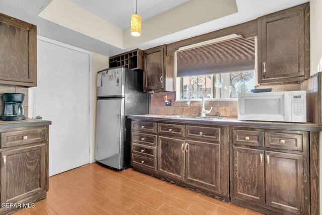 10621 SPRINGWOOD Drive A, El Paso, TX 79935