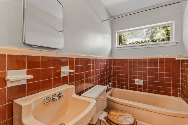 2224 Lakeland Drive, Dallas, TX 75228