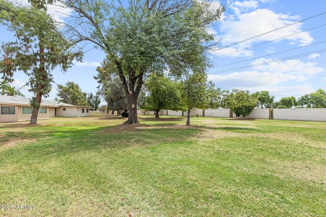 10801 W CARON Drive, Sun City, AZ 85351