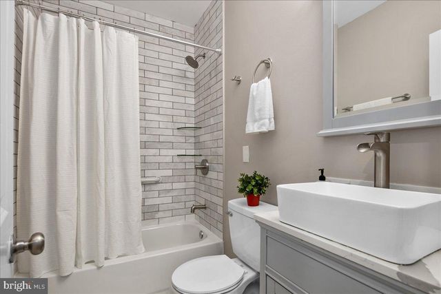 325 14TH PL NE, Washington, DC 20002