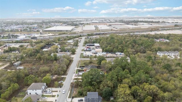 5423 E Houston Road, Houston, TX 77028