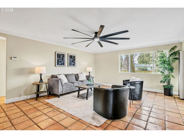 82537 GREENWOOD St, Creswell, OR 97426