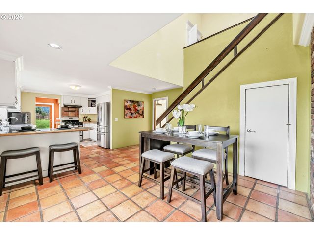 82537 GREENWOOD St, Creswell, OR 97426