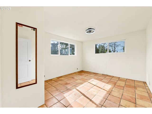 82537 GREENWOOD St, Creswell, OR 97426