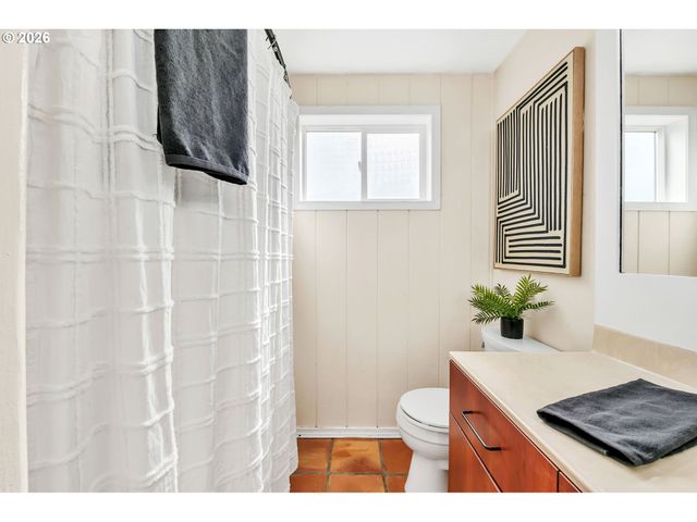 82537 GREENWOOD St, Creswell, OR 97426