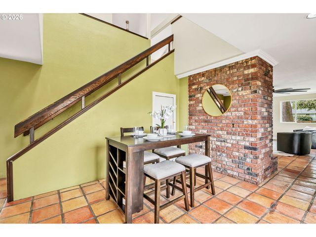 82537 GREENWOOD St, Creswell, OR 97426