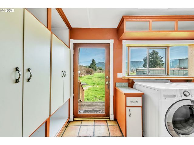 82537 GREENWOOD St, Creswell, OR 97426