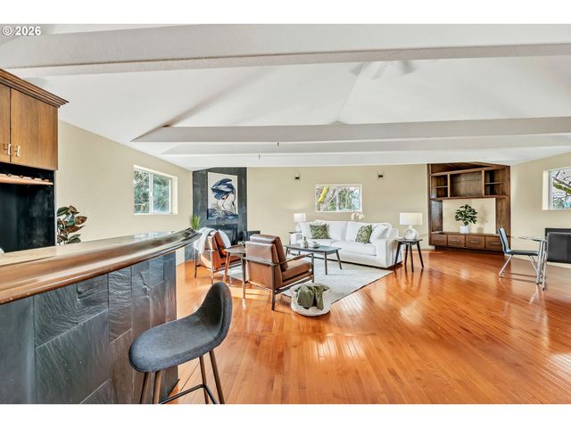 82537 GREENWOOD St, Creswell, OR 97426