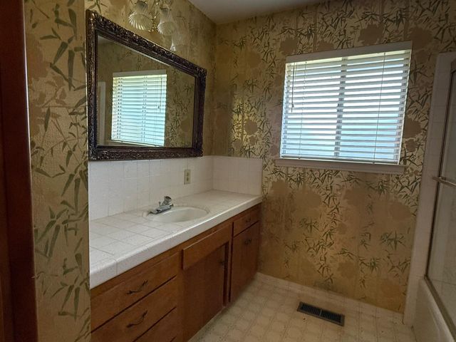 2510 W Escalon Avenue, Fresno, CA 93711