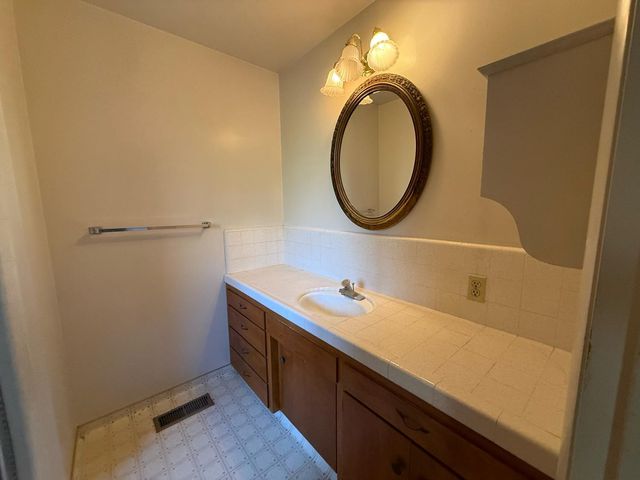 2510 W Escalon Avenue, Fresno, CA 93711