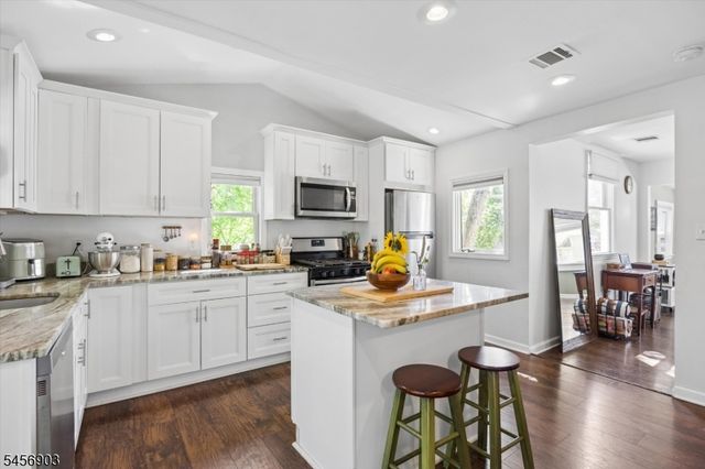 3 Minnehaha Blvd, Parsippany-troy Hills Twp., NJ 07034