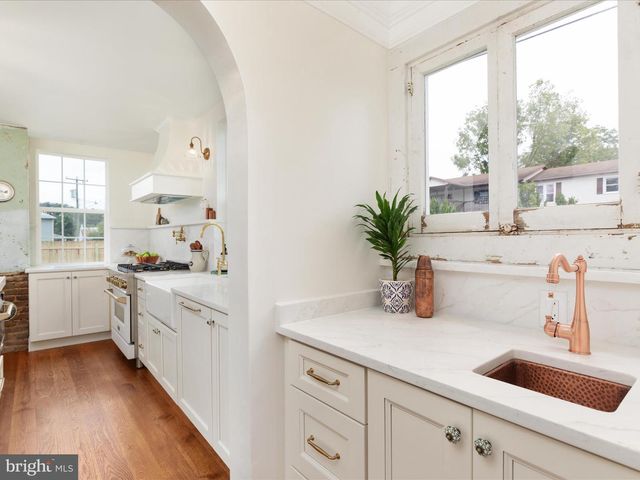 239 N CHURCH ST, Woodstock, VA 22664