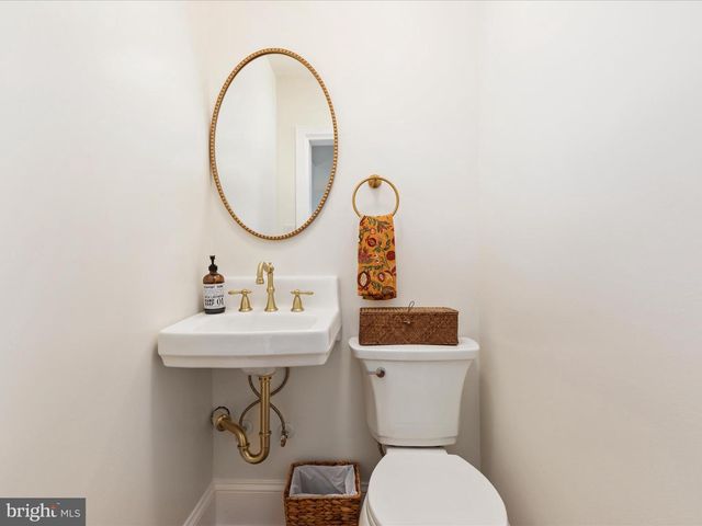 239 N CHURCH ST, Woodstock, VA 22664