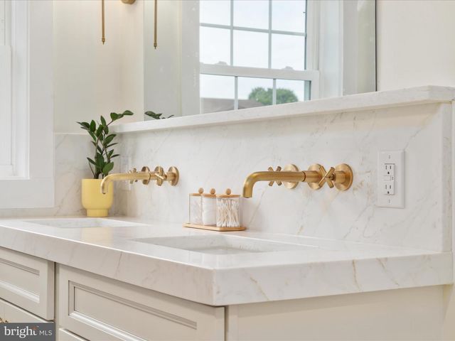 239 N CHURCH ST, Woodstock, VA 22664