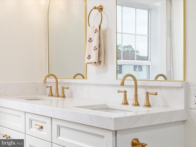 239 N CHURCH ST, Woodstock, VA 22664