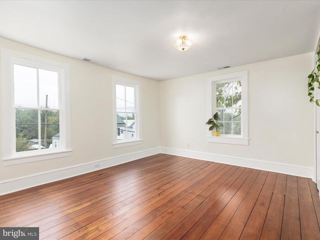 239 N CHURCH ST, Woodstock, VA 22664