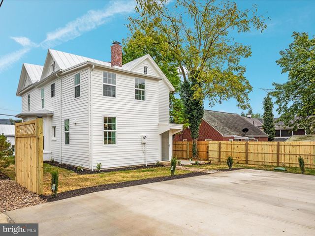 239 N CHURCH ST, Woodstock, VA 22664